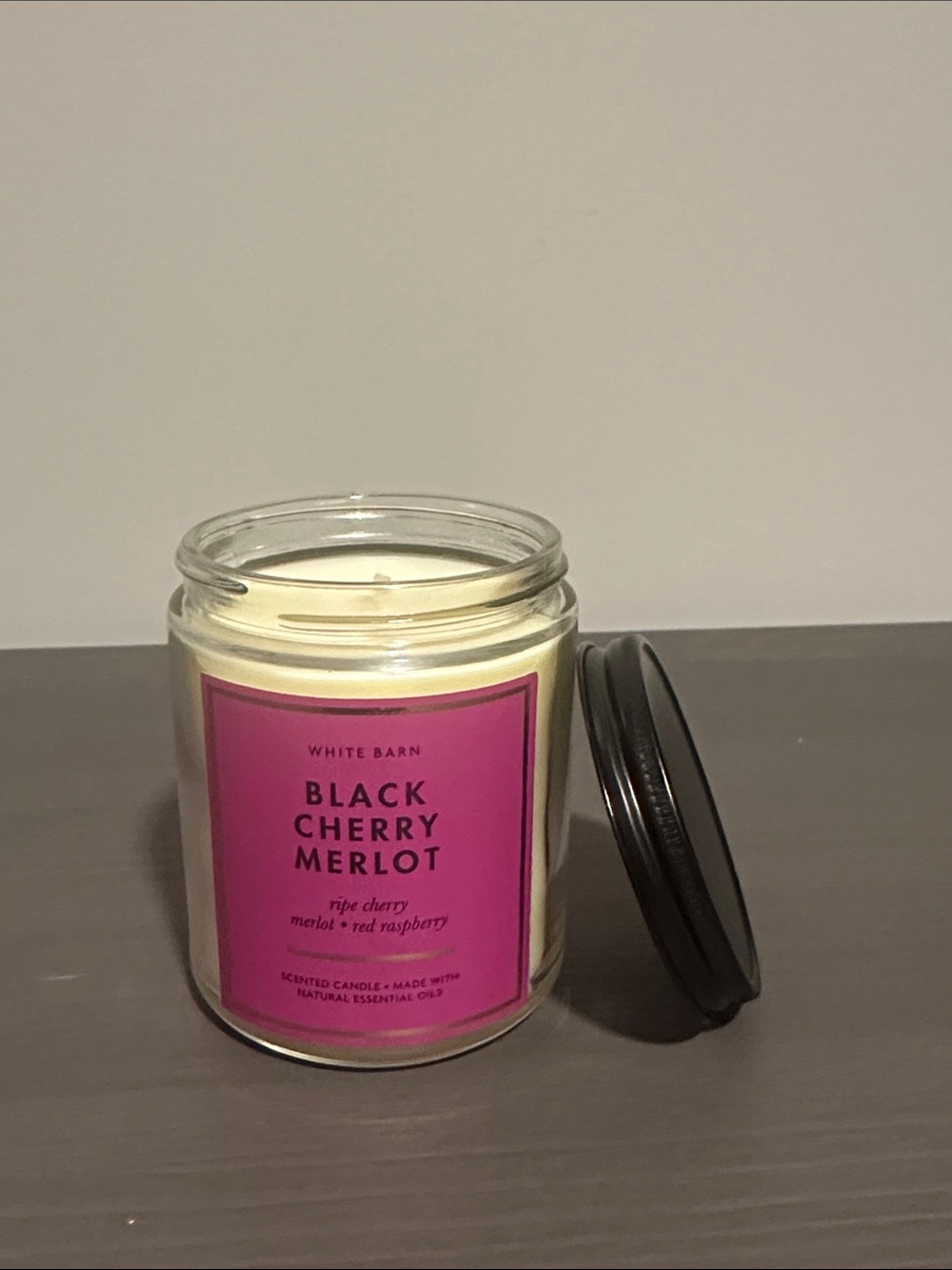 🍒 🍷 White Barn Black Cherry Merlot Single-Wick Candle - Picture 2 of 2